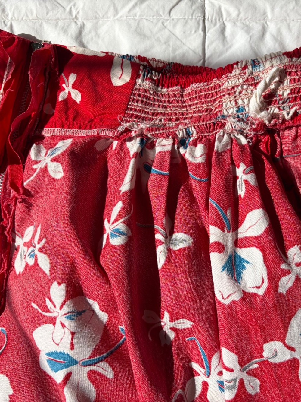 1950s-60s Hawaiian Cotton Skirt with Smocked Waist & Side Seam Pocket - Picture 11 of 15